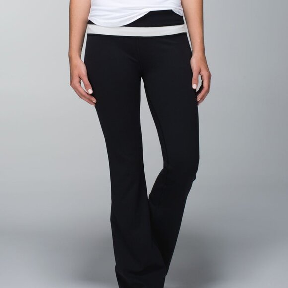 Lululemon Groove Pant *Full-On Luon (Regular) Black / Ghost Reversible size 4 - Picture 1 of 16